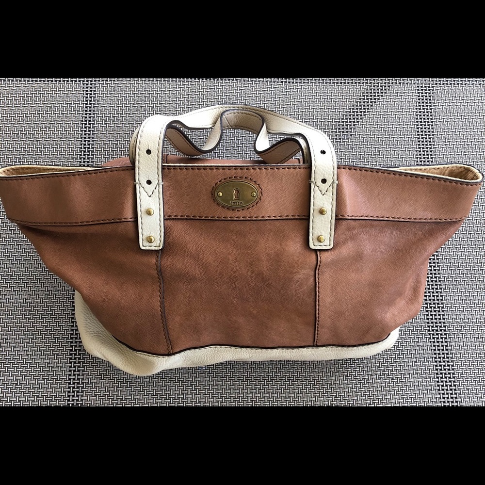 🗝Beautiful FOSSIL Purse🗝